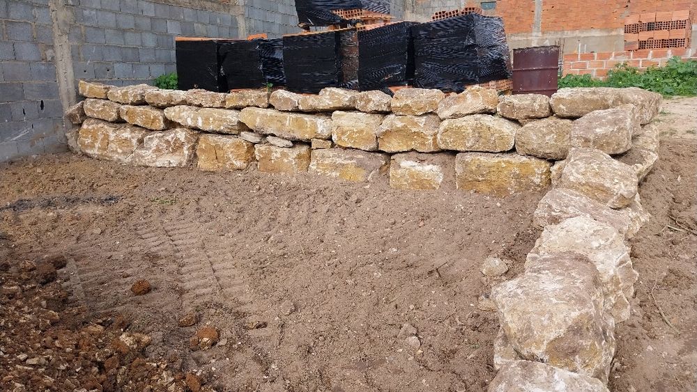 Terraplanagem  e limpeza de terrenos