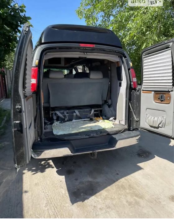 Автомобиль Chevrolet Express