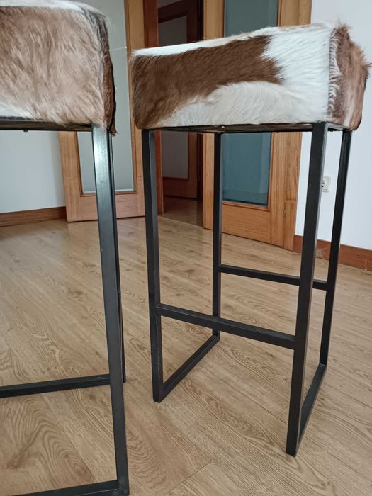 Bancos de Bar 200€/2 em vez 518€, marca KARE