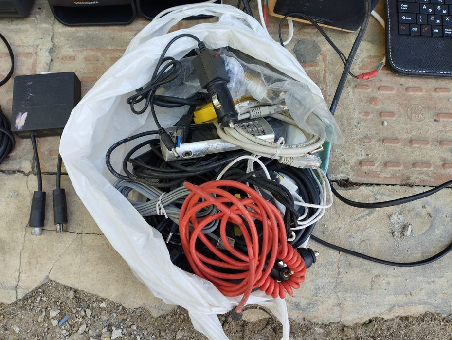 Зарядки,переходники,разное