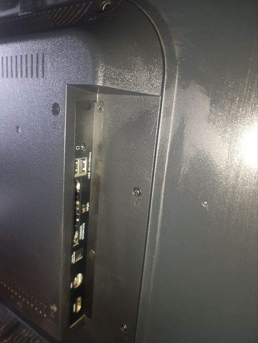 Продам телевизор BRAVIS LED-43E6000 Smart + T2