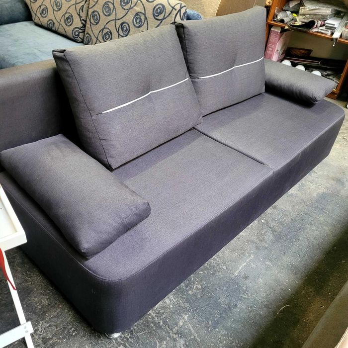 Kanapa z funkcjom spania. Możliwy transport