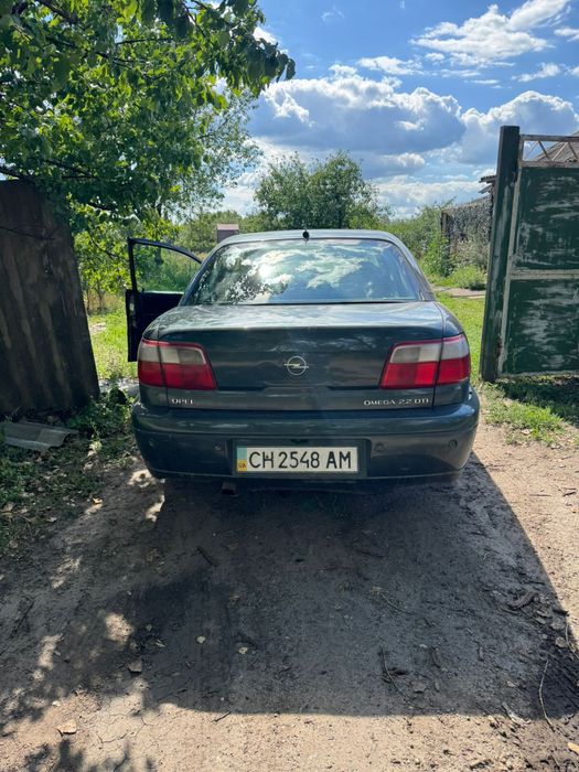 Opel omega.