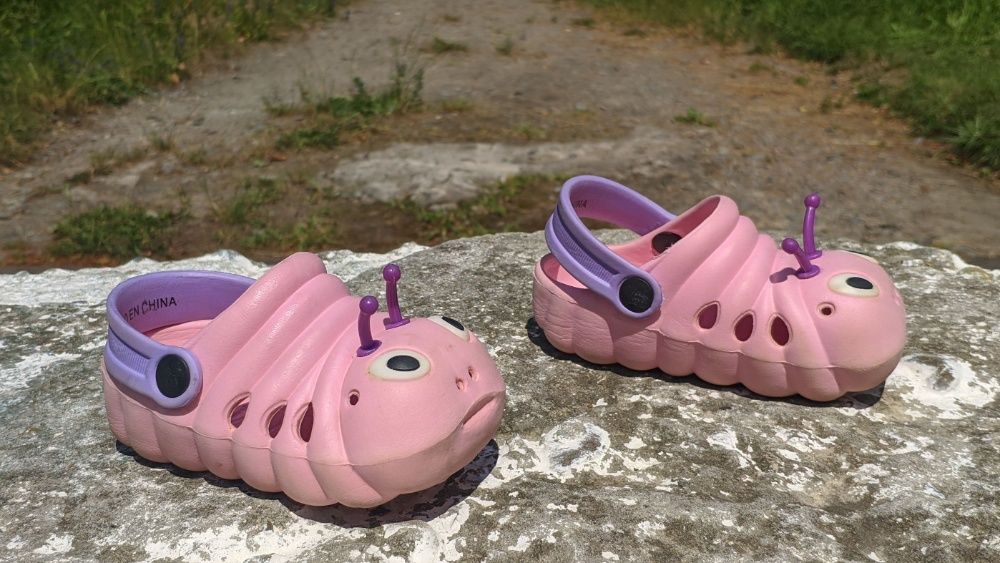 Стильні дитячі шльопки жучки