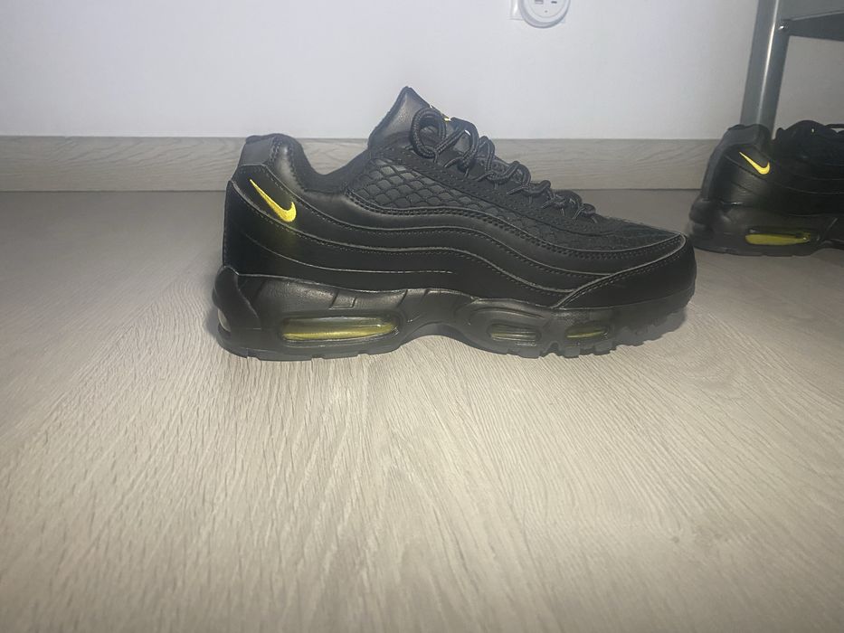 Air max 95 corteiz preto e amarelo