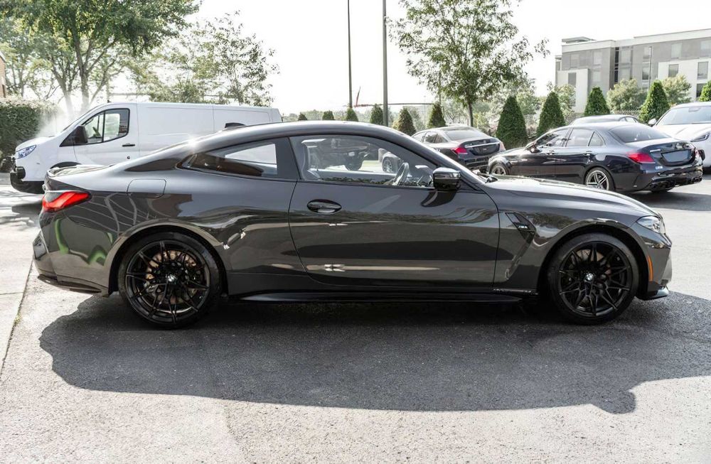 BMW M4      2021