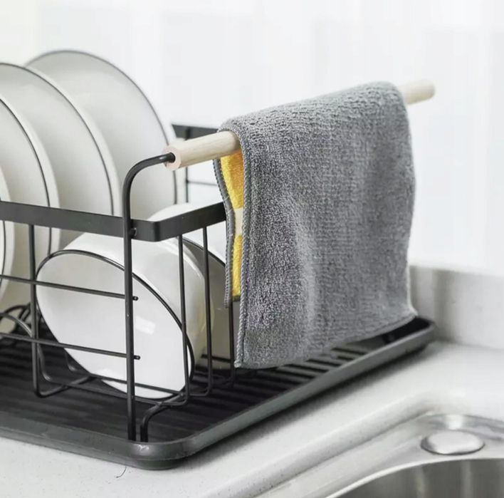 Nowa czarna metalowa suszarka do naczyń ociekacz