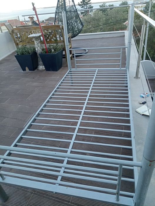 Cama - Beliche mais 2 colcões - Usados em muito bom estado