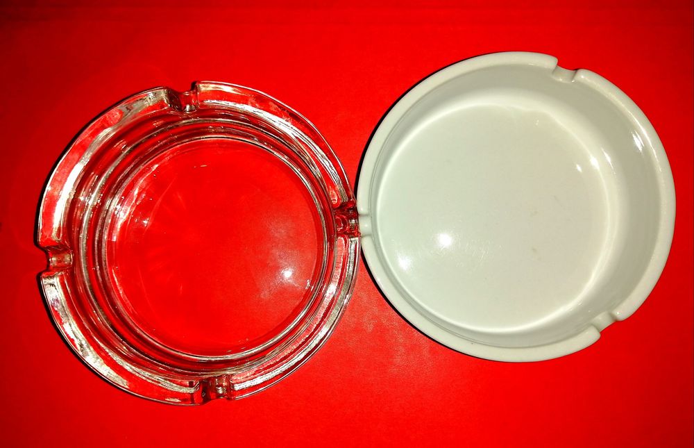 Попільничка порцелянова скляна