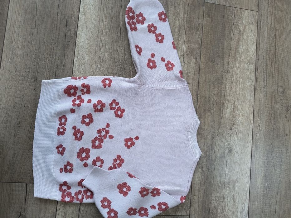 Ciepły sweterek marki Zara dla dziewczynki