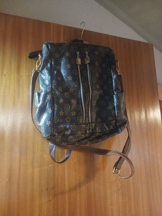 Mochila castanho escuro
