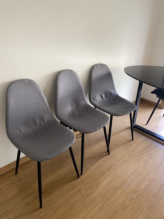 Mesa com tampo de vidro oval com 6 cadeiras