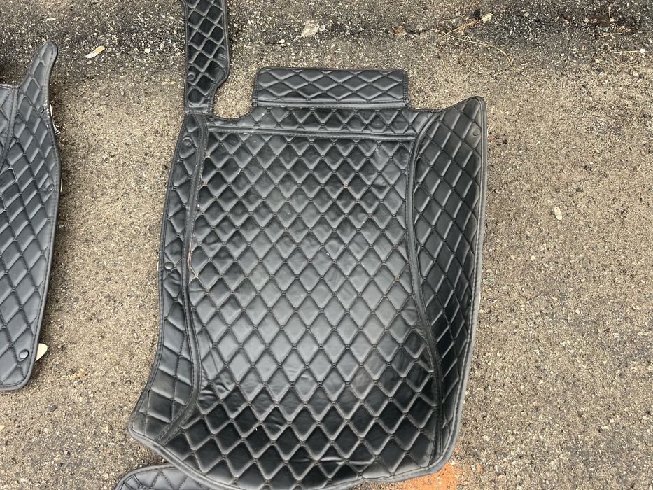 Продам комплект коврів в салон на лексус нх 18 року