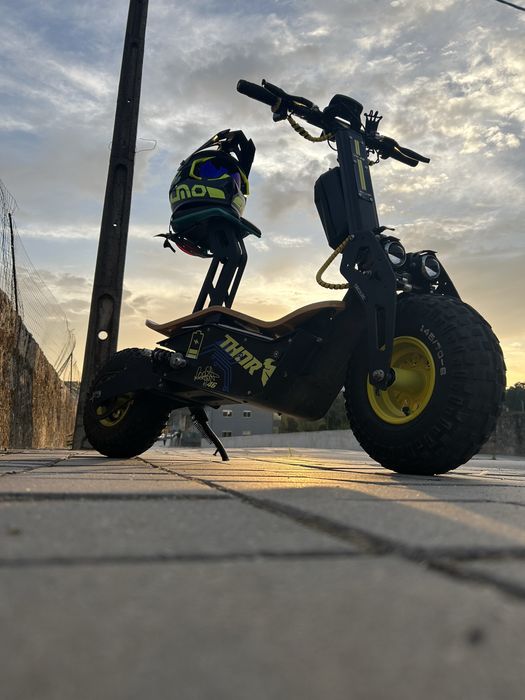 Vendo trotinet cecotec (kit grafico rossi)