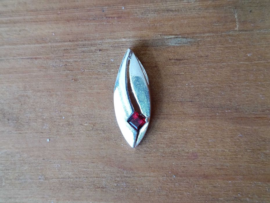 Srebrny wisiorek z granatami Sterling Silver 925