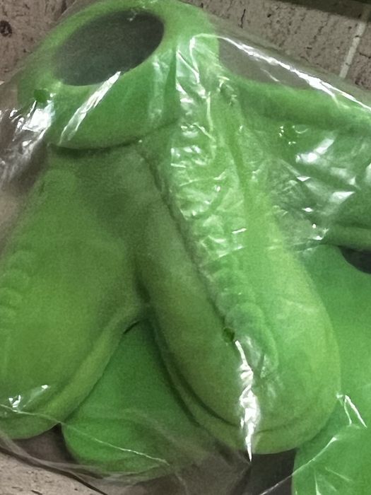 Pés de dinosaauro IKEA para os pes da cana