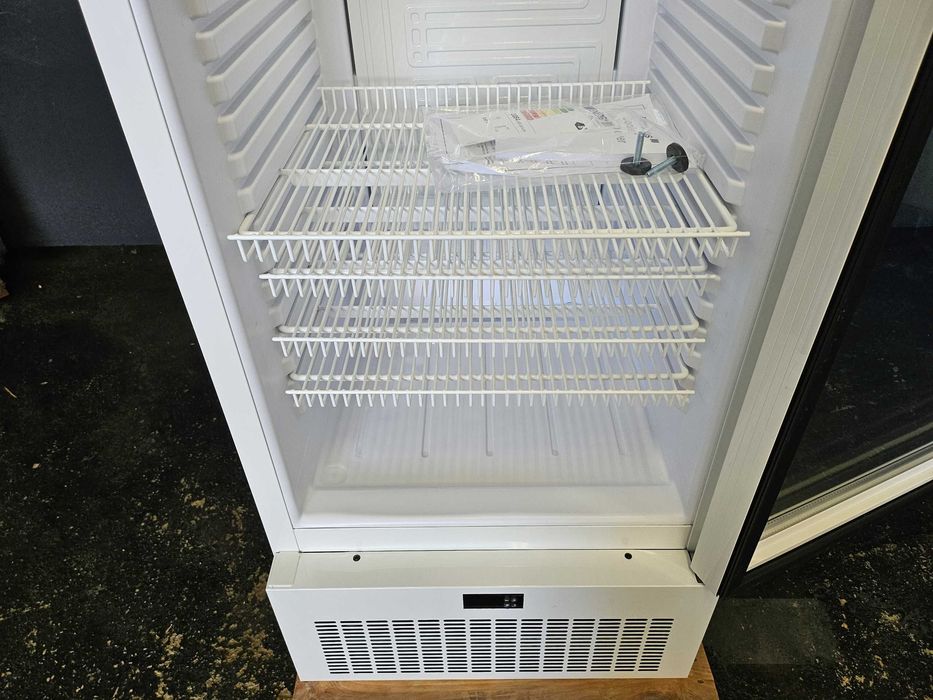 Frigorífico novo para bebidas