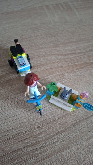 Lego friends 30658 ,,Muzyczna przyczepa"