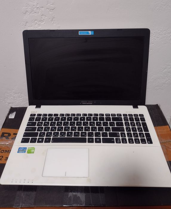 Ноутбук asus x550