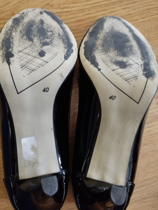 Sprzedam buty na obcasie czarne
