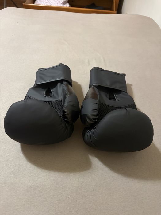 Luvas de Boxe/Kickbox Venum Preta 12 oz