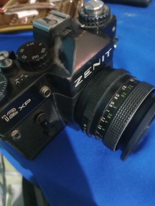 Maquina de fotografar Zenit com lente Tamron Pentacon auto 1.8/50