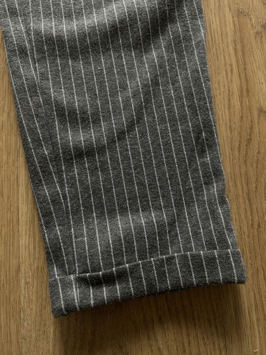 Materialowe eleganckie spodnie w paski z prosta nogawka