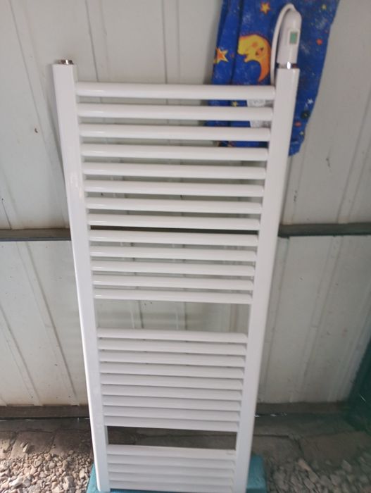 Grzejnik elektryczny drabinka łazienkowy 600 W