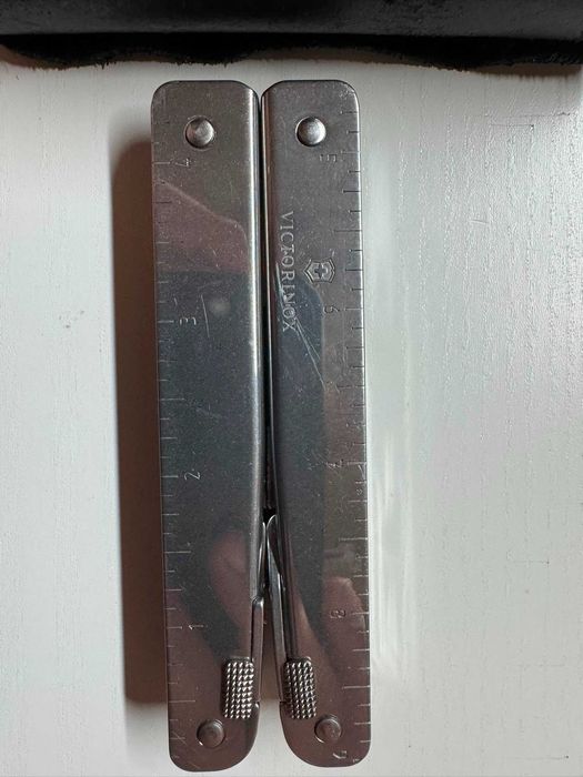 Victorinox SwissTool Original com Estojo em Pele – Multifunções Suíça