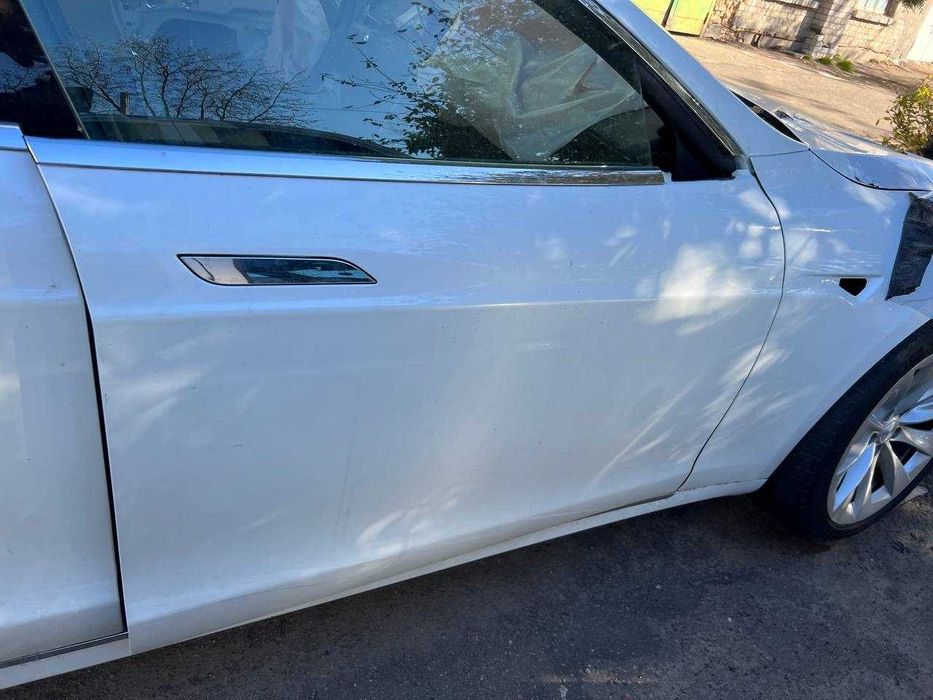 Tesla Model S двері передні задні праві ліві рест дорест