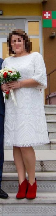 Біле коротке плаття