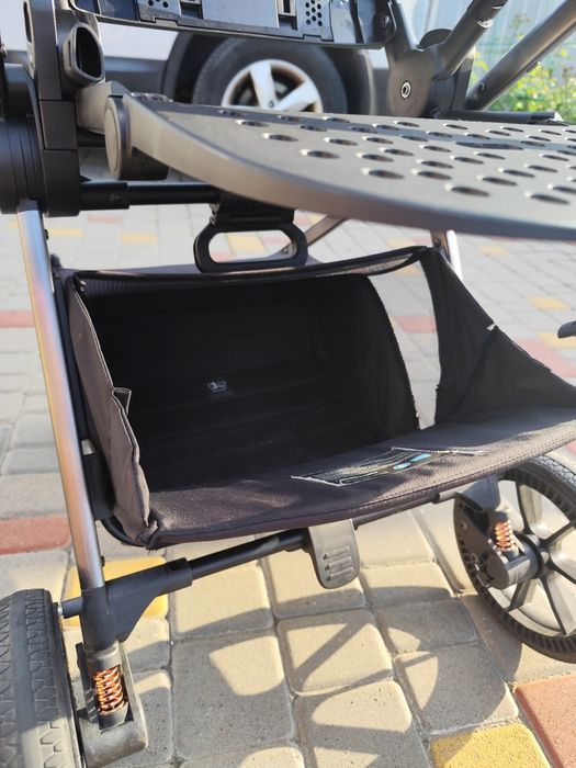 Продам дитячу прогулянкову коляску Carello Ultra