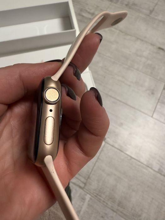 Часы apple SERIES 4 Gold Aluminum ,40 мм