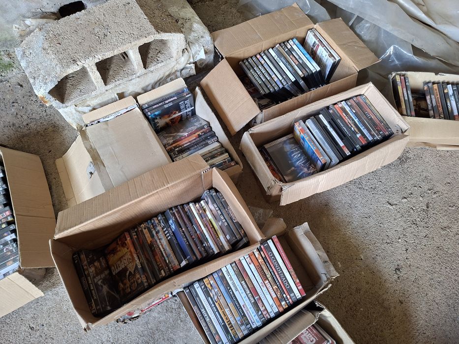 Centenas de DVDs