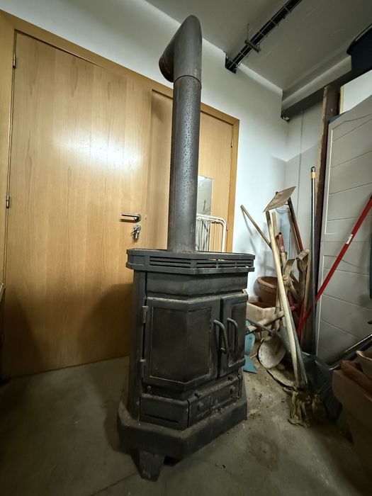 Salamandra em ferro fundido