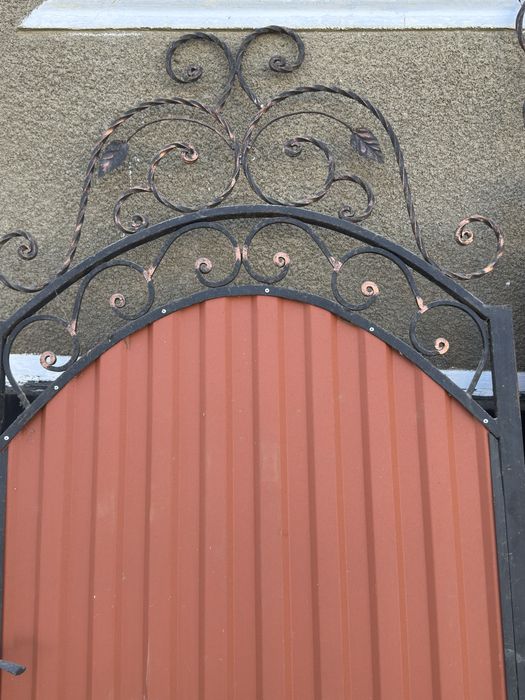 Продаються варота з хвірткою та листи бляхи на забор,та арматура
