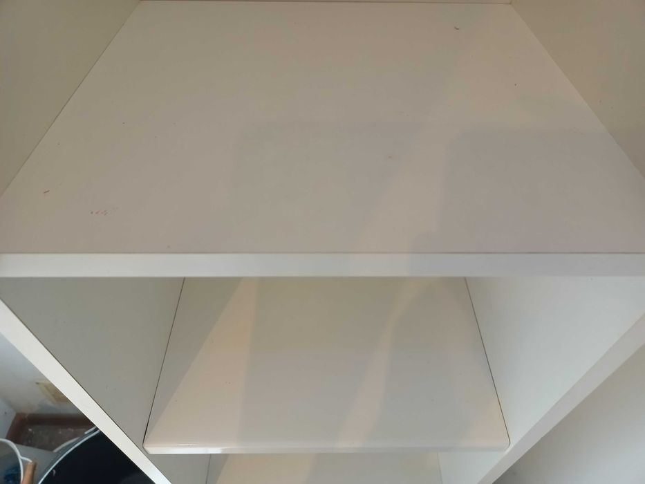 Шкаф в ванную белого цвета