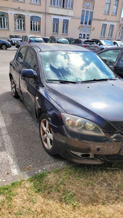 Mazda 3 acidentado