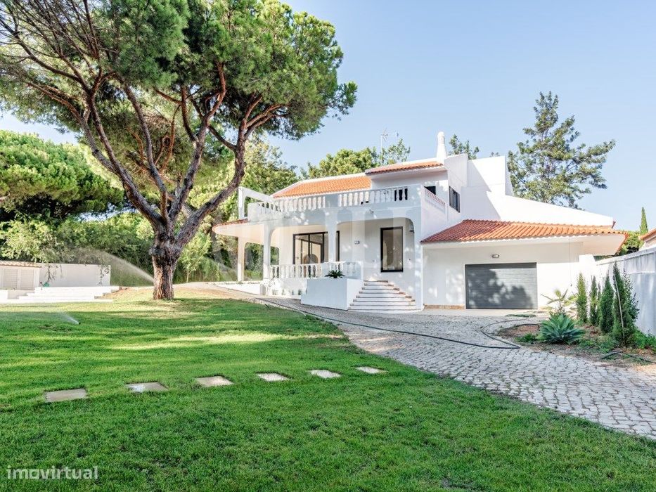 Moradia T5, com piscina e garagem, em Almancil, Algarve