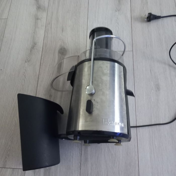 Sokowirówka CLATRONIC AE 3532.  1000W