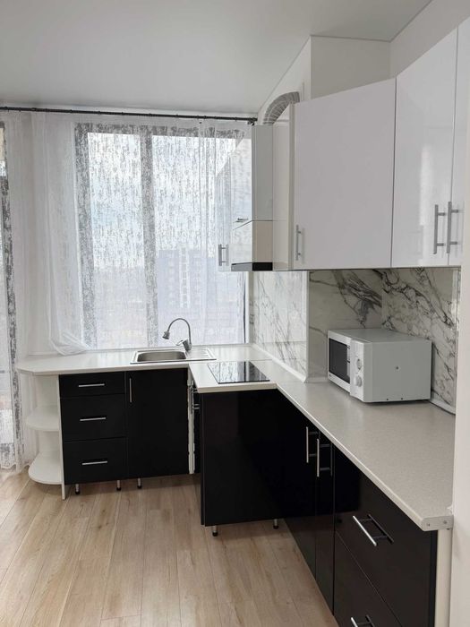 Оренда 1 кімнатна Манхетен!Видова на Озеро!