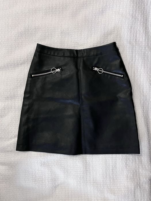 Czarna skórzana mini spódnica z kieszeniami XS Primark