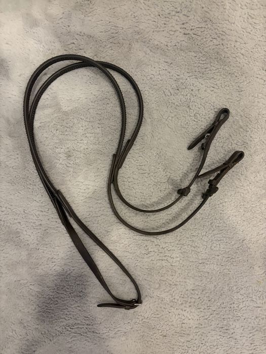 brazowe wodze gumowe bez stoperow