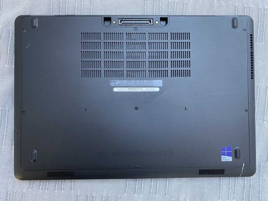 Markowy Laptop Dell E5550 + zasilacz + stacja dokująca