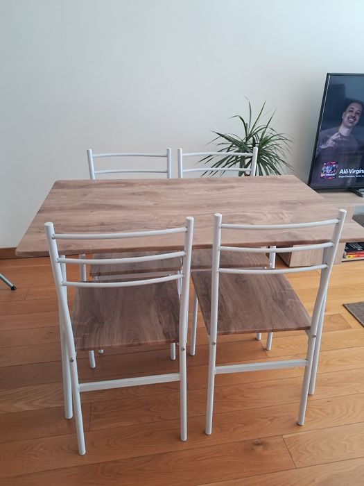 Mesa e 4 Cadeiras