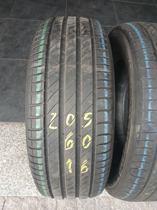 2 pneus 205 60 r16 Michelin