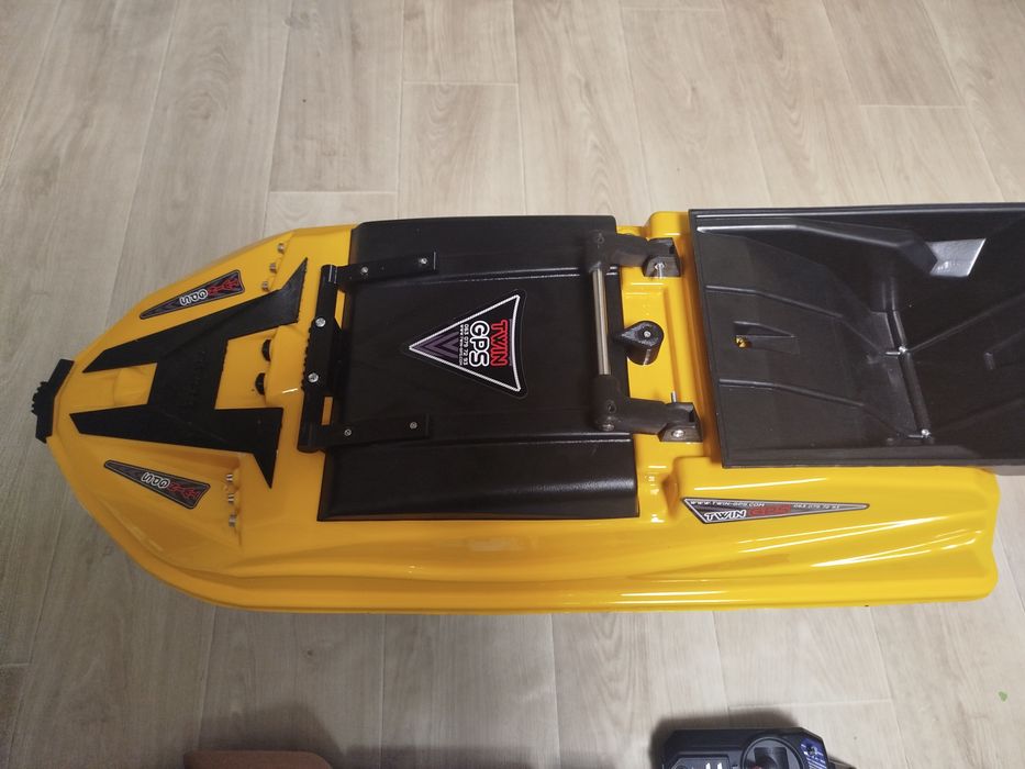 Кораблик для ловли карпа