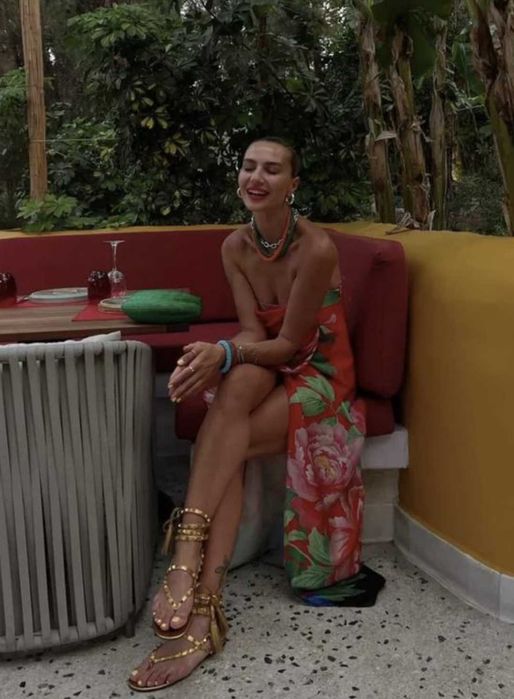 Лот нових суконь