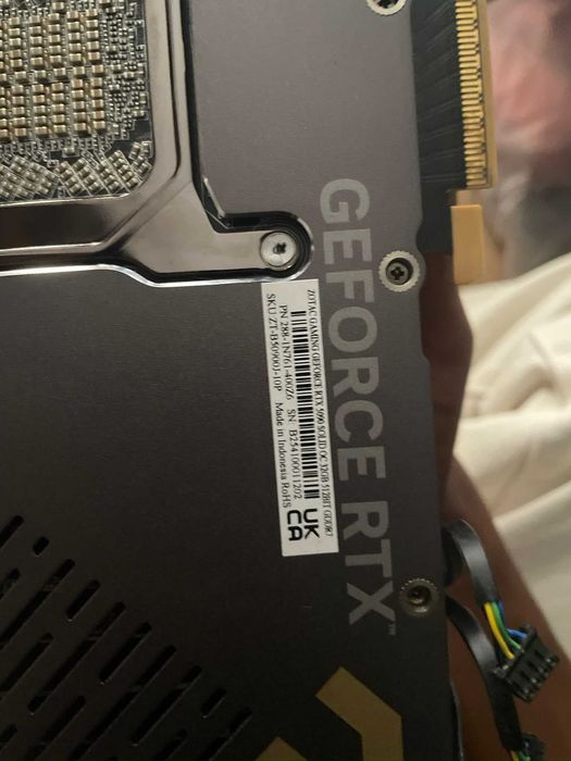 Zotac Gaming RTX 5090 Solid 32GB (Sem GPU / Placa Completa para Peças)