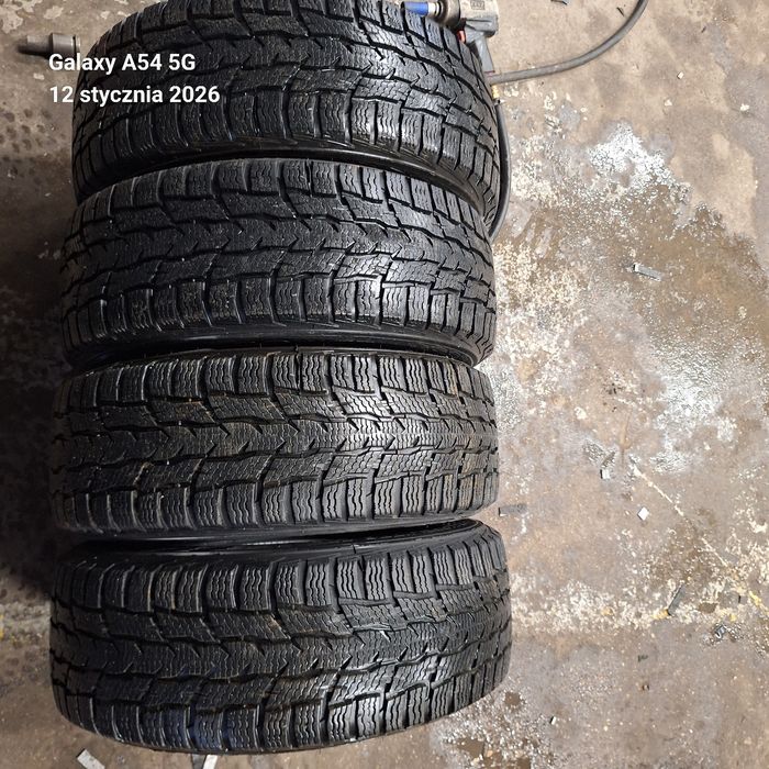 215/60R16C Nokian Cr3